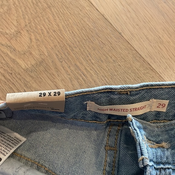 BRAND NEW NEVER WORK LEVIS JEANS - Picture 3 of 4